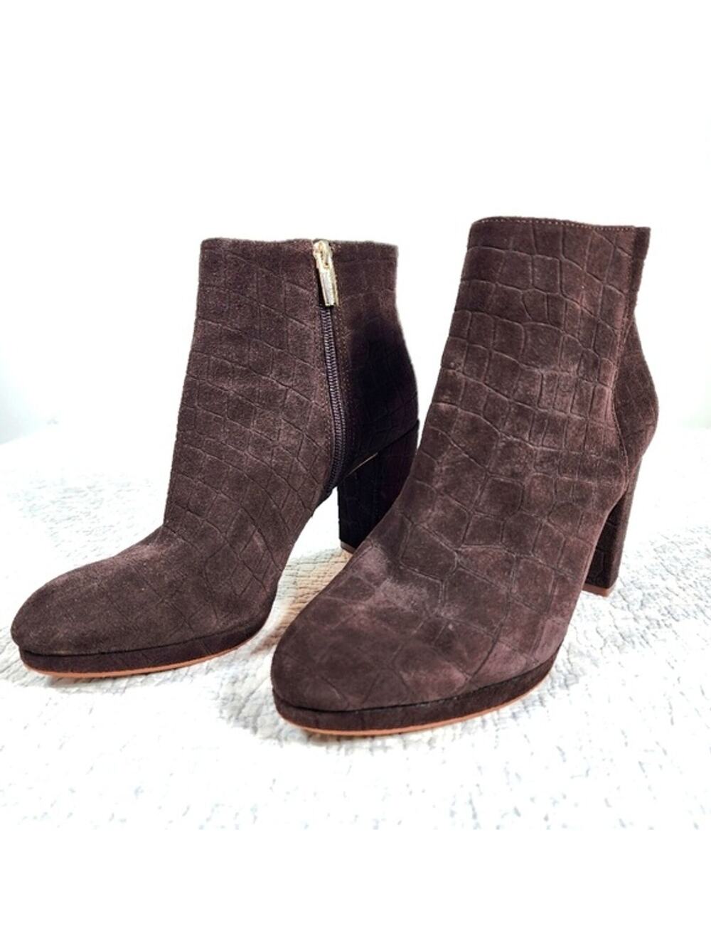 Brown alligator pattern faux suede Vince Camuto ISANNA 3.5 in boots Size 8